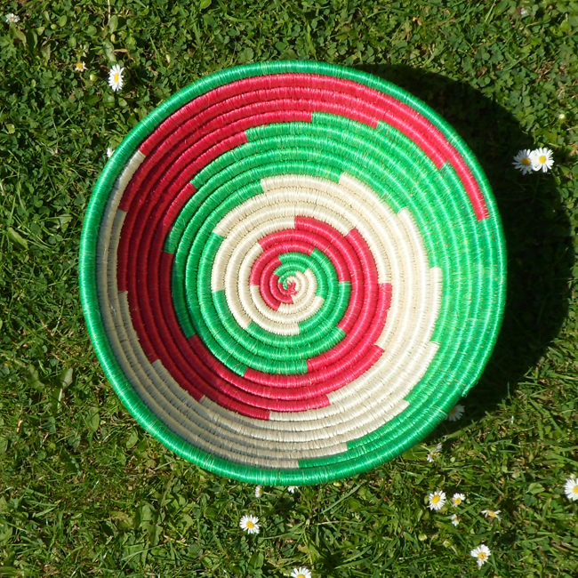 Red, green and natural bowl