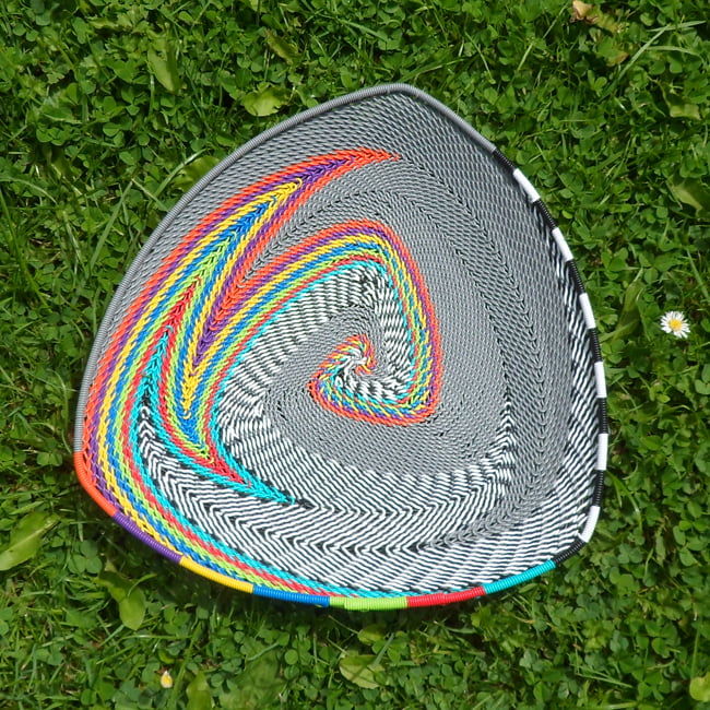 Triangular telephone wire bowl 3