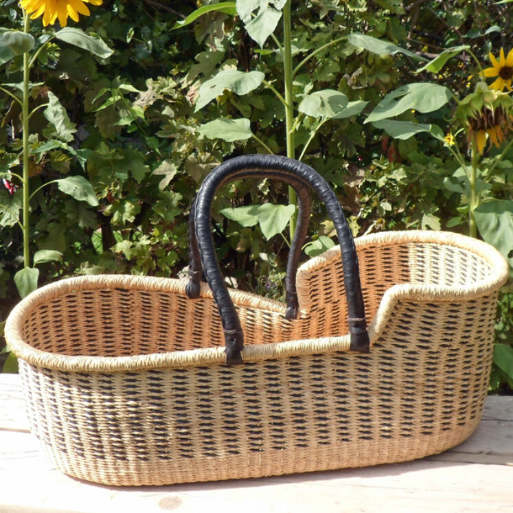 Moses basket black and natural