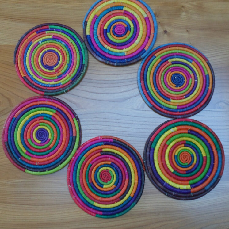 Set of 6 raffia table mats